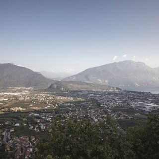 Blick auf den oberen Gardasee von der Straße nach Tenno