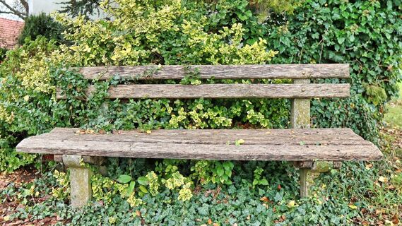 Gemütliches Platzerl am Weg