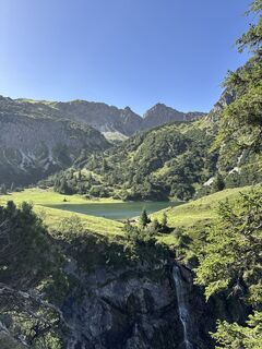 Fotografija s spletne strani Elli na poti