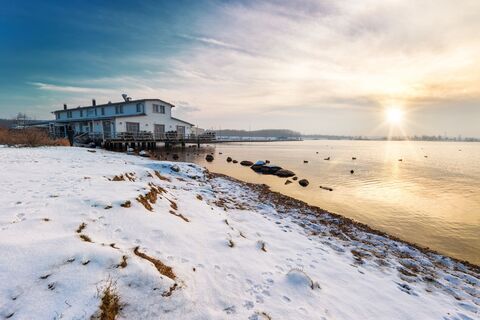 Pier am Cospudener See im Winter