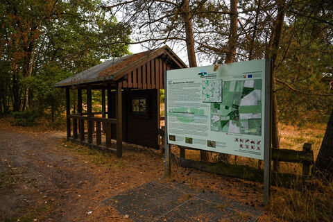Informationstafel im Naturschutzgebiet Wacholderheide