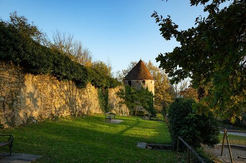 Mitteltalterliche Stadtmauer, Blick zum Reckturm
