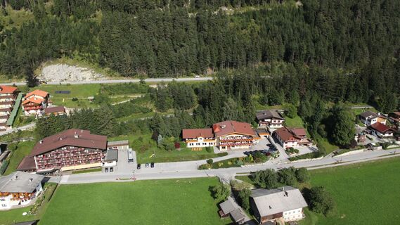 vorbei am Hotel Huber Hochland führt die Notburga Laufrunde nach Eben