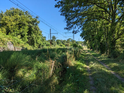 chemin long voie ferrée@service tourisme Pays Sostranien