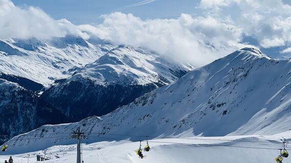 Fotografija s spletne strani Diyu Tang na poti