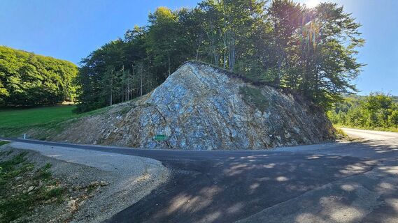 4.0 km Bei der Bradl-Kehre rechts weiter