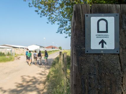 Wegweiser Römerkanal Wanderweg