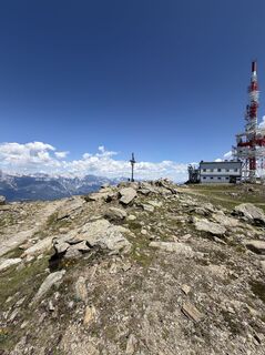 Fotografija s spletne strani Beyhan Goenuel na poti