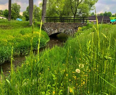 Zschopau mit Brücke am Radweg zwischen Walthersdorf und Crottendorf