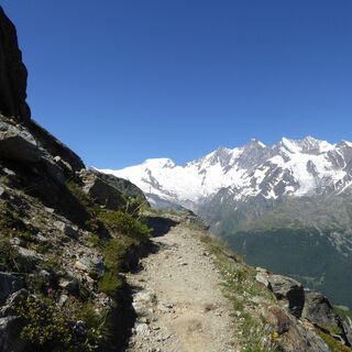 Die Mischabelkette als Stiller Begleiter auf dem Höhenweg