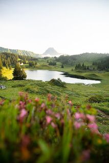 Körbersee mit Widderstein im Hintergrund