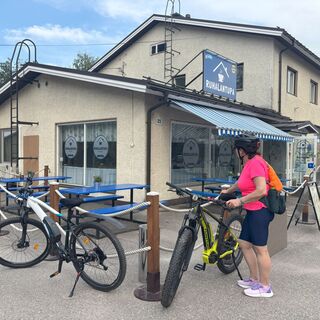 Ruhalantupa, Tankstelle und Café