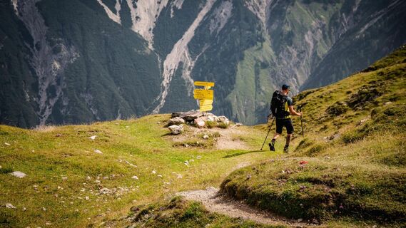 Abstieg Noerdlinger zu Ursprungsattel - Karwendel Hoehenweg Etappe 2