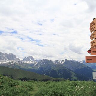 Sassauna Trail mit Blick auf den Rätikon
