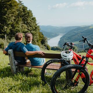Radfahrer am Donauradweg Sattl Perg