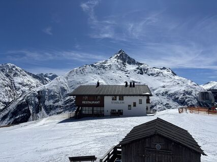 Fotografija s spletne strani Peter Ninausz na poti