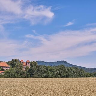 Kloster Reinhausen - im Hintergrund Die Gleichen