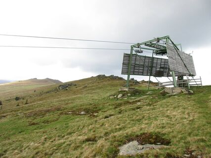 Bergstation Schneelochlift, links Moschkogel, rechts Brandhöhe