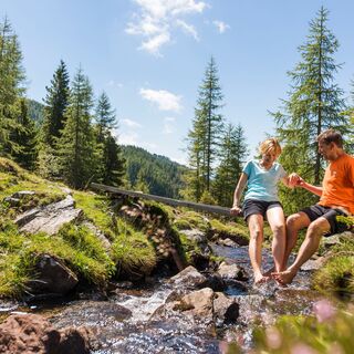 Wandern_PaarBach