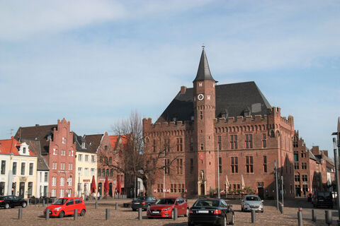 Marktplatz Kalkar mit altem Rathaus