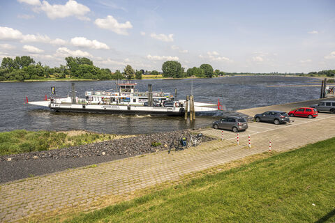 Hoopte an der Elbe mit der Elbfähre