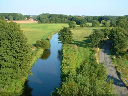 Ilmenau und Wirtschaftsweg bei Jastorf
