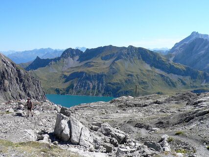 Blick auf den Lünersee hinunter