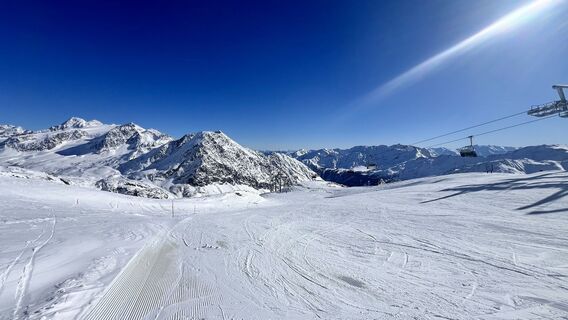 Zdjęcie z Alexander Khodikov wzdłuż trasy