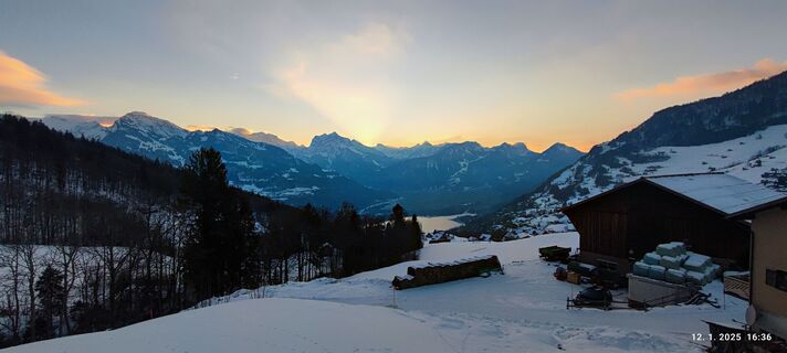 Fotografija s spletne strani karči a lajči na poti