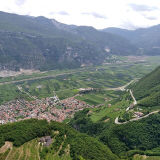 Blick ins Etschtal.... steil nach unten