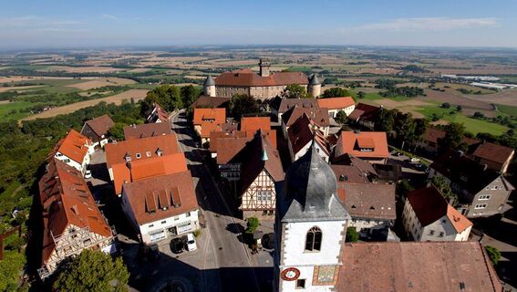 Blick vom Lachersturm auf Waldenburg und die Hohenloher Ebene