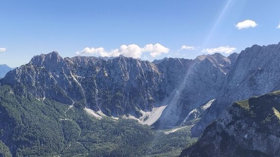 Fotografija s spletne strani hjess na poti