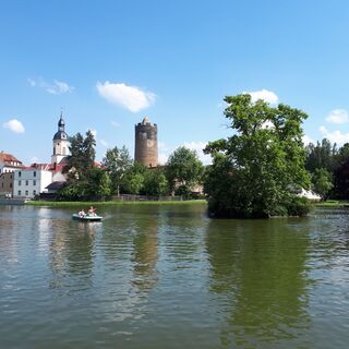 Stadtteich mit Blick auf den Burgfried
