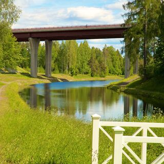 Brücke über den Kanal