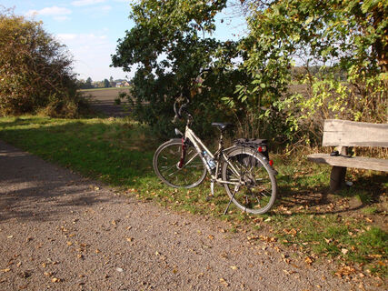 Birgit Lensing_Fahrrad und Bank