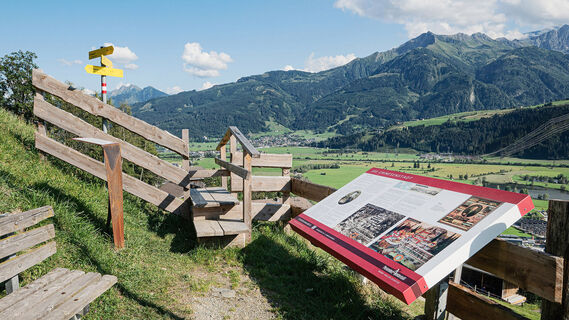 Panoramatafel „Chinesenstadt“ mit Blick ins Salzachtal