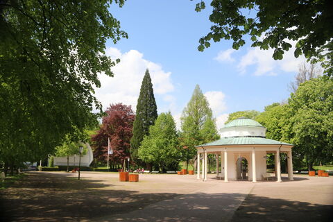 Brunnentempel mit Musikmuschel
