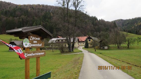 Gehöft Raxenböck Hofzufahrt