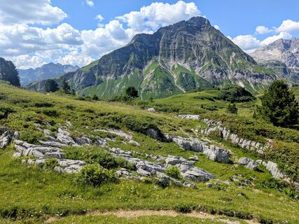 Fotografija s spletne strani Sabrina Hackel na poti