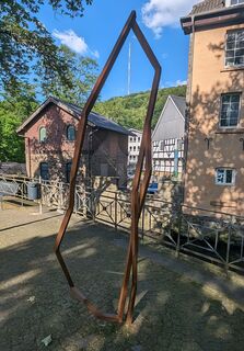 Das Kunstwerk Dowan von Robert Schad auf den Skulpturenwegen Langenberg