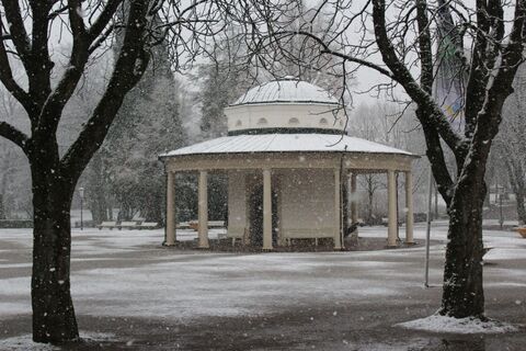 Brunnentempel im Winter