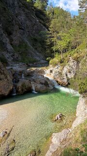 Fotografija s spletne strani Nadine na poti