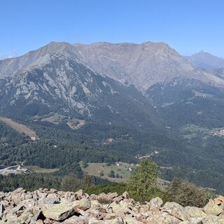Panorama vom Mont Arpone: der Civrari gegenüber
