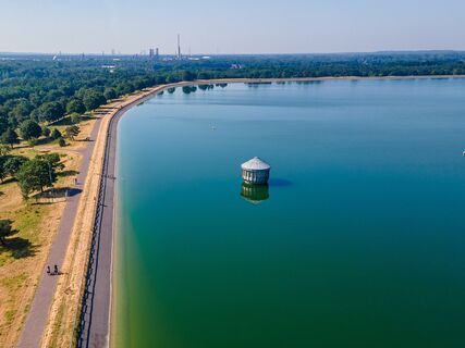 Geeste-Speichersee_01-CC_BY_SA-MaximilianSemsch_EmsRadweg.jpg