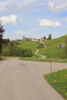 Weg Richtung Dorfzentrum Hemberg