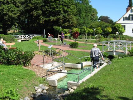 Wassertretbecken im Kurpark Bad Holzhausen