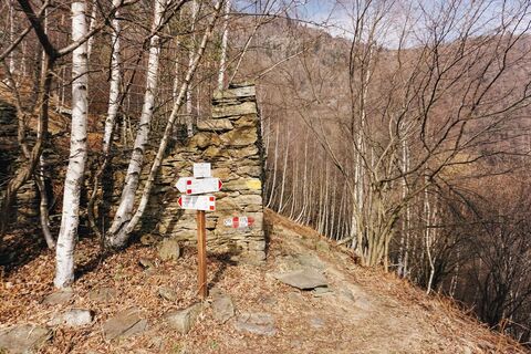 Kreuzung in der Ortschaft Ruà