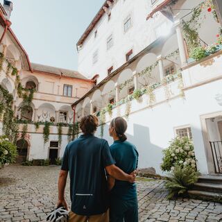 Innenhof Burg Clam