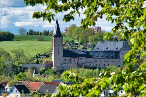 Kirschallee Zaßnitz - Blick auf Schloss Rochlitz
