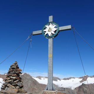 Gipfelkreuz auf der Guslarspitze